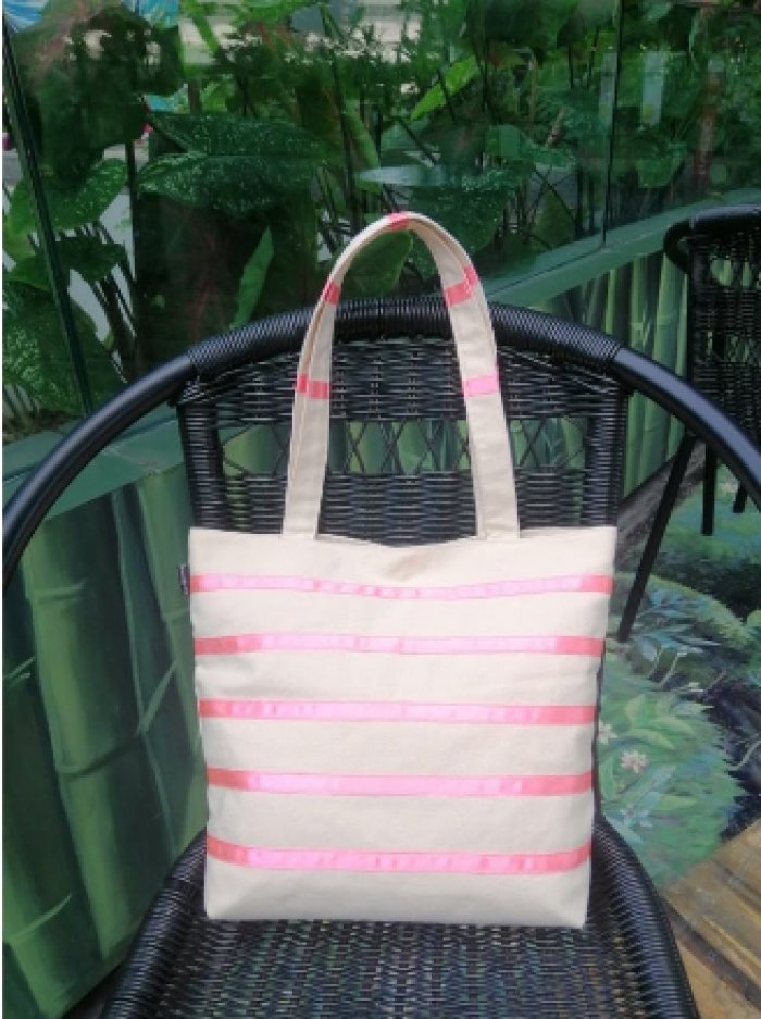 กระเป๋าสะพายข้างน่ารักสดใส กระเป๋าผ้าแคนวาส ลายคาดเป็นริบบิ้นซาติน Tote Bags กระเป๋าโท้ท