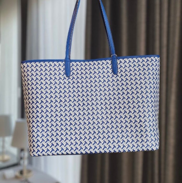 กระเป๋าโท้ทใบใหญ่แคนวาสลาย T zag สีน้ำเงิน Tory Burch Blue T Zag Canvas Tote Bag (64206)