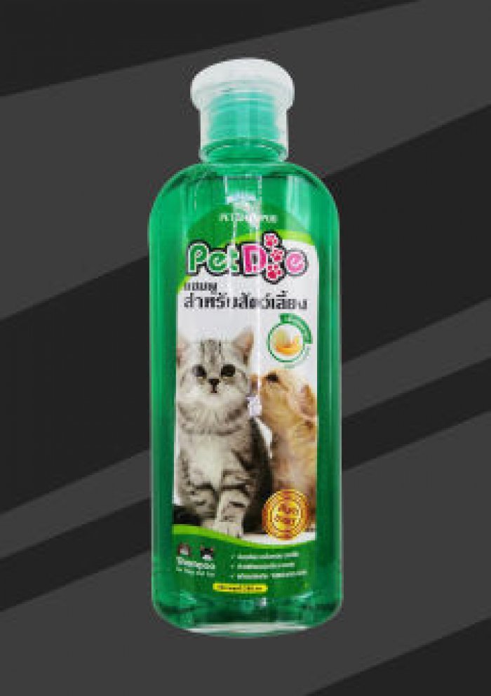  Petdog แชมพูสำหรับสัตว์เลี้ยง Petshampoo ใช้ได้ทั้งหมาและแมว กลิ่นหอม สะอาด ราคาไม่แพง