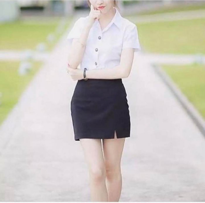 กระโปรงนักศึกษาทรง A ***แจ้งความยาวทางแชทนะคะ*** มีความยาวตั้งแต่ 14-24 ผ่าหน้า/ผ่าหลัง เอว23-40
