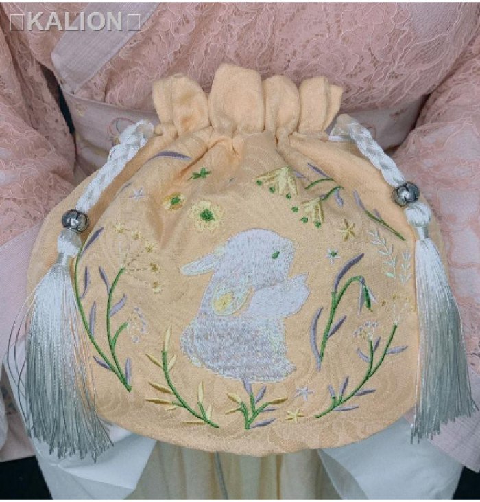 (สินค้าพร้อมส่ง)กระเป๋าโท้ท Hanfu ปักพร้อมกระเป๋าพู่ไหล่ข้างเดียวแบบโบราณ 5.0
