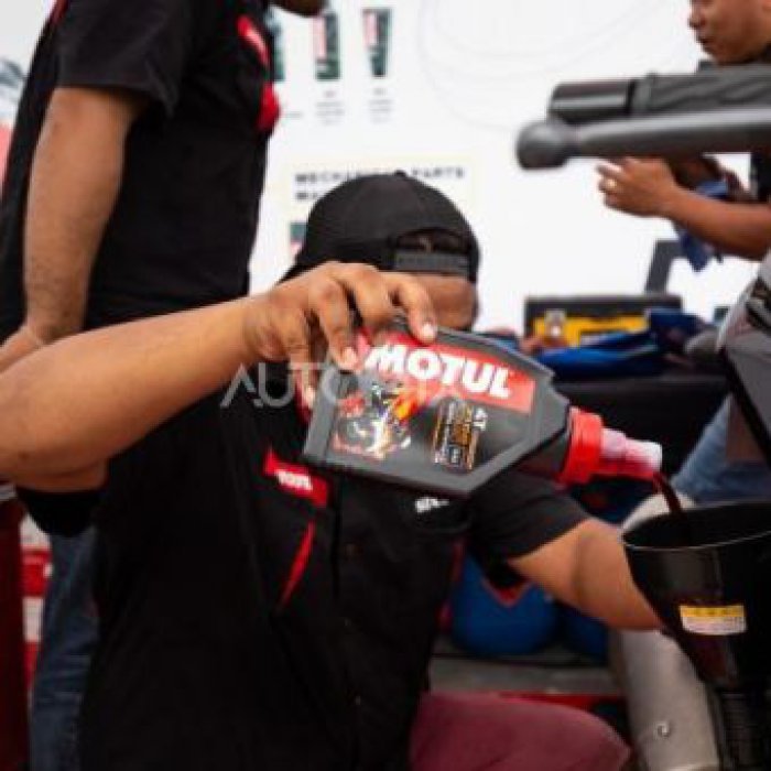 น้ำมันเครื่อง Motul H-Tech 100 4T 10W40 SYNTHETIC 100% ขนาด1ลิตร น้ำมันเครื่องสังเคราะห์แท้ น้ำมันเครื่องมอเตอร์ไซค์ MO0001