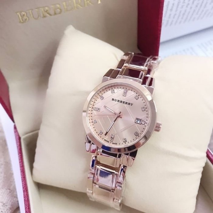 นาฬิกาBURBERRYนาฬิกาสายเลส สายคริปล็อก มีช่องบอกวันที่ - ขนาดหน้าปัด 32 mm พร้อมกล่องแบรนด์ มีให้เลือกหลายสีตามภาพ