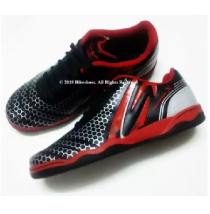 รองเท้าผ้าใบฟุตซอล Futsal Giga FG411 สีดำ ส่งเร็วโคตรๆ