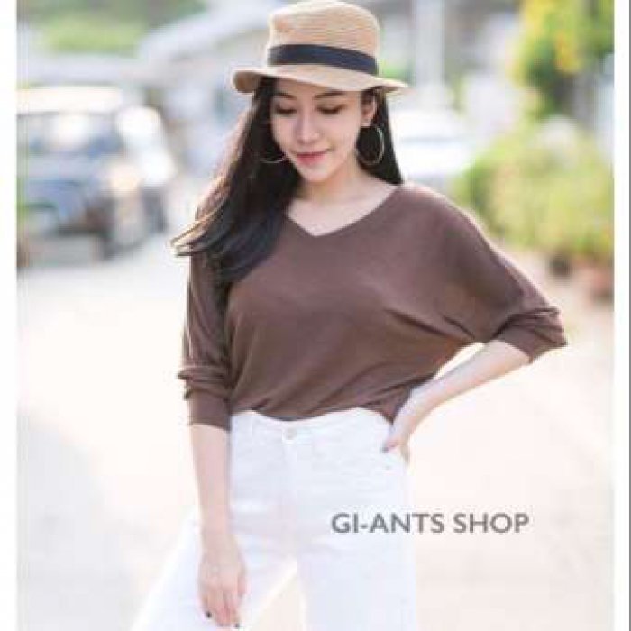 Fashion by meme Gi-ants: คอวี แขนค้างคาว ขายดีมากก ผ้าเบา ทรงเก๋ร ใส่ชิลล์เชียวแหล่ะ แมตท์ง่าย ไม่out! นะขอบอก