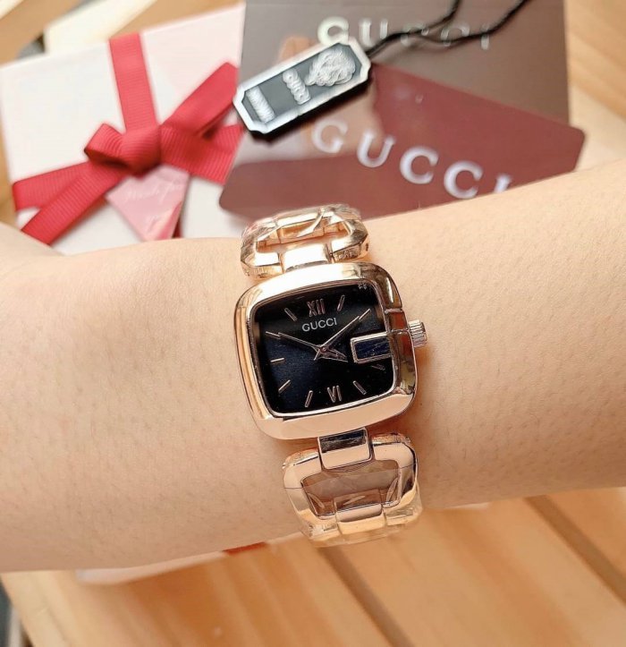 นาฬิกาข้อมือGUCCI​นาฬิกาสายเลส - ขนาดหน้าปัด28 mm พร้อมกล่องแบรนด์ เลือกสีตามภาพ