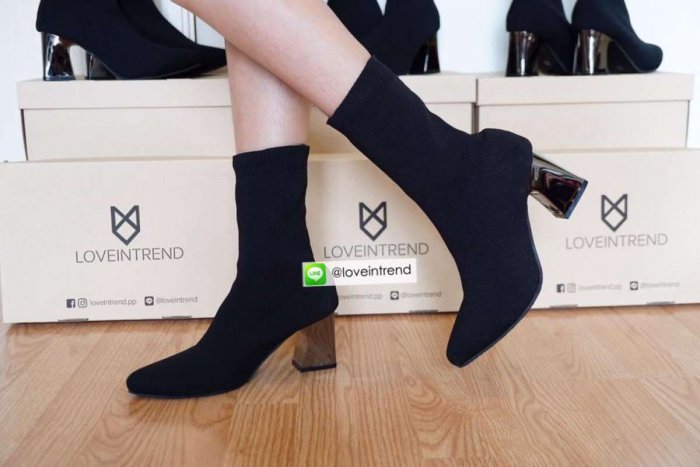 รองเท้าบูท รุ่น Silver Socks ทรงเปรี้ยวเข้ารูปขา ไม่มีย้วย ออกแบบคล้ายถุงเท้า ใส่สบาย