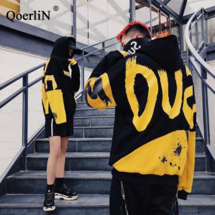 Qoerlin (M-2XLcode) เสื้อผ้าคู่สตรีฮิปฮอปถนนสไตล์ผู้ชายเกาหลีสีตีตัวอักษรพิมพ์หลวมแขนยาวเสื้อยืดคลุมด้วยผ้าเสื้อ O versize