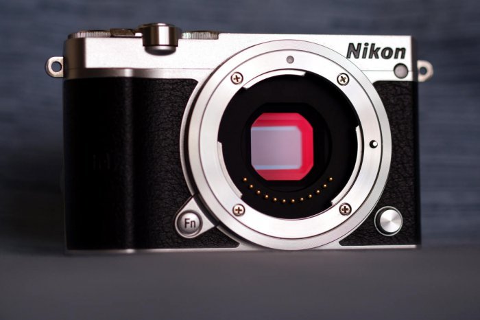 Nikon 1 J5 Digital Camera Black Silver Body in Box
