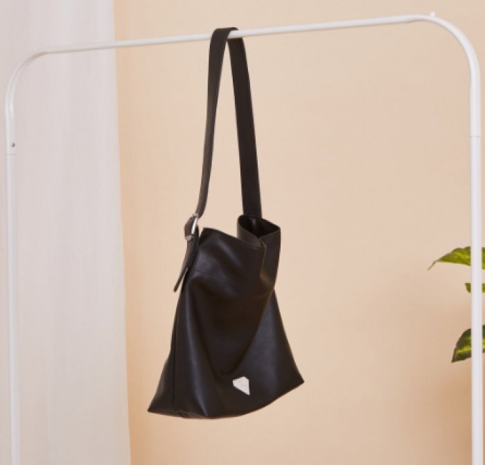 MUSE Tote กระเป๋าโท้ด ที่จุของสุดๆ พร้อมสายหนังนิ่มสะพายหนักแค่ไหน ก็ไม่เจ็บไหล่