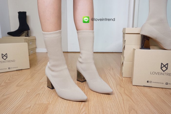 รองเท้าบูทส้นเงิน รุ่น Beige Silver socks style