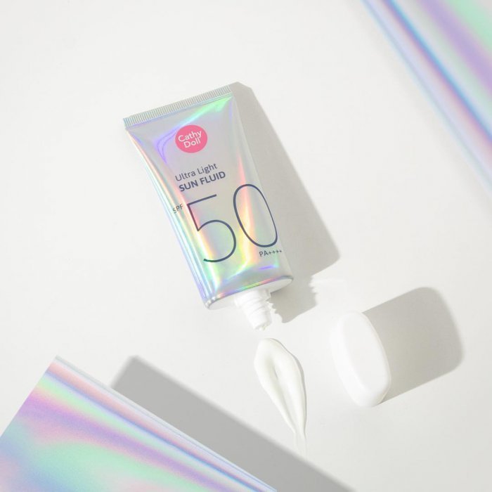 Karmart Cathy Doll Ultra Light Sun Fluid SPF50 PA++++ 40ml. เคที่ดอลล์ อัลตร้า ซัน ฟลูอิค เอสพีเอ 50 พีเอ++++ ครีมกันแดด ครีมป้องกันแสงแดด ครีมทาหน้า กันแดดทาหน้า (1 หลอด)