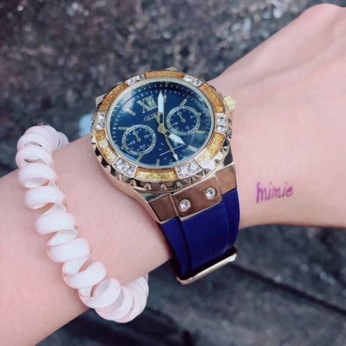 นาฬิกาข้อมือGUESSสายชิลิโคลนขนาด หน้าปัด 38 mm สินค้ามี กล่องหมอน ถ่าน ผ้าเช็ค ถุงผ้าแถมให้นะคะ