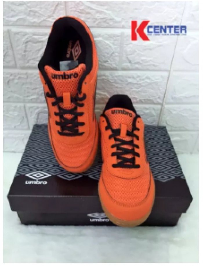 รองเท้าฟุตซอล Umbro รุ่น Futsal Street v-Mesh รหัส 81621U