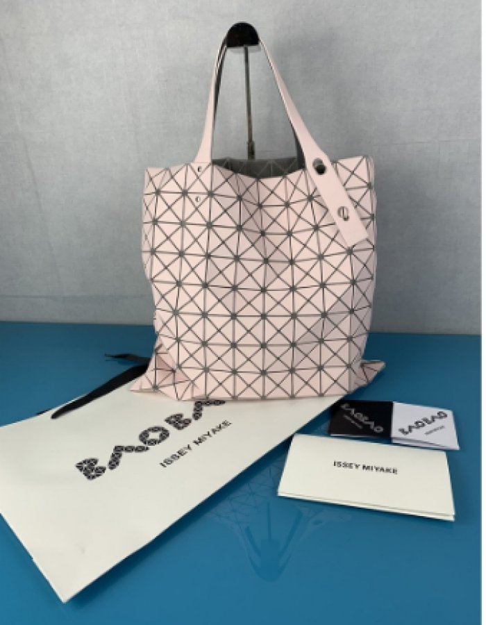 BaoBao Issey Miyake กระเป๋าถือ กระเป๋าสะพาย กระเป๋าช้อปปิ้ง กระเป๋าโท้ท 10x10 Handbag Tote