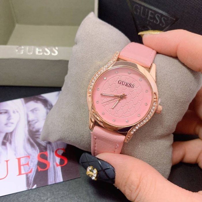 นาฬิกาข้อมือGUESSนาฬิกาสายยาง - ระบบ analog ขนาดหน้าปัด33mm สินค้ามีถ่าน ผ้าเช็ค ถุงผ้าแถมให้นะคะ มีหลายสีให้เลือก