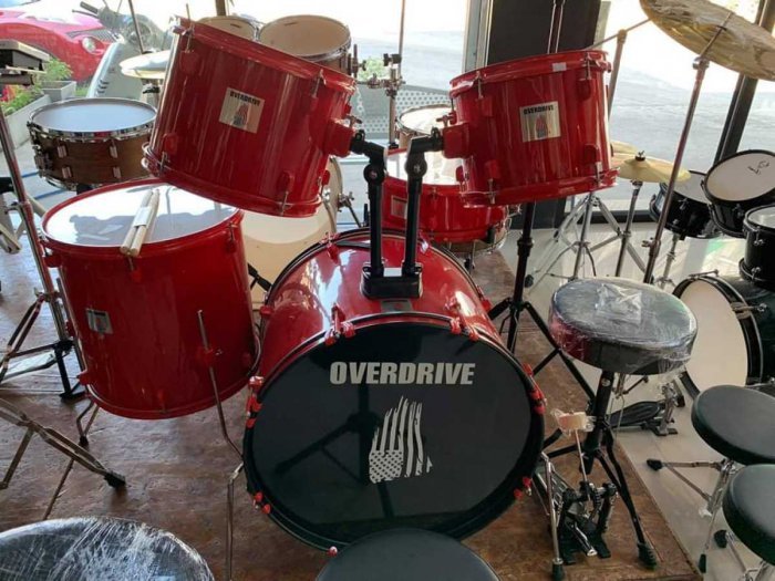 กลองชุดใหญ่ OVERDRIVE สีแดงสด (ขอบแดง) ครบชุดพร้อมฉาบ แถมฟรี ไม้ตี เก้าอี้กลอง และคาวเบล