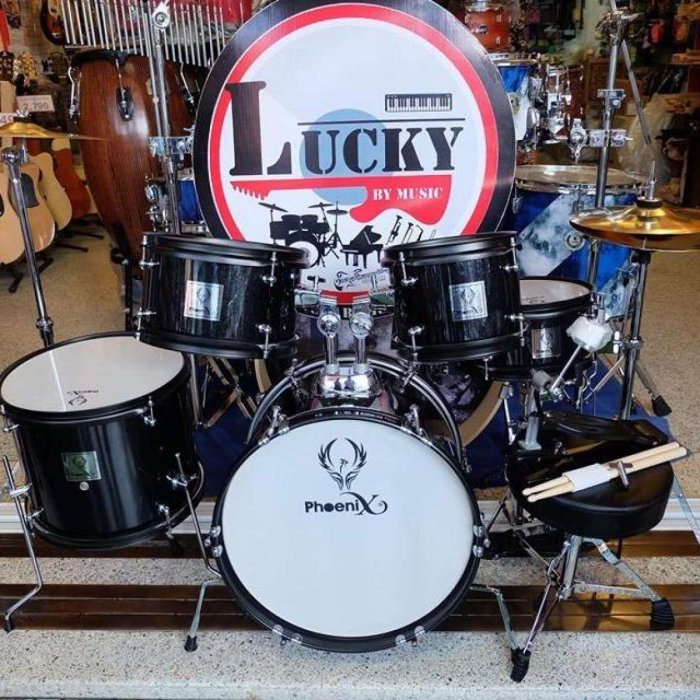 กลองชุดราคาถูก กลองชุด Drum junior ยี่ห้อ Phoenix สีดำอะคิลิคประกาย หลักโครเมี่ยมแข็งแรง กลอง 5 ใบ พร้อมอุปกรณ์ครบชุด ใช้งานได้จริงเหมือนชุดใหญ่ มีอะไหล่ทุกชิ้น มีบริการหลังการขายจากร้านค้าโดยตรง
