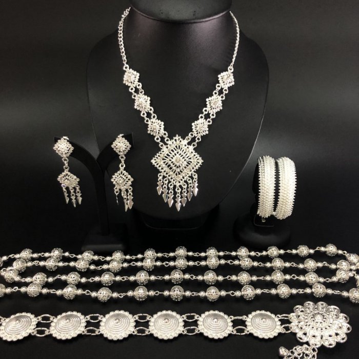 March Jewelry ชุดเครื่องประดับไทย สร้อยคอ ต่างหูคลิป เข็มขัดหัวเข็มขัด สร้อยสังวาลย์