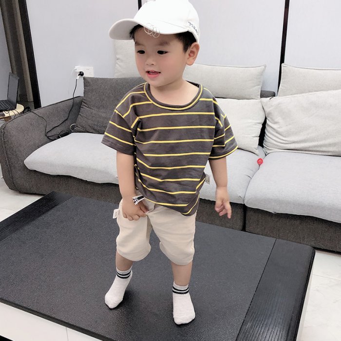 ชุดเด็กผู้ชาย รุ่นใหม่ 2020 ชุดแขนสั้นสำหรับเด็กผู้ชายในฤดูร้อน ชุดหล่อชุดสุดฮิปสำหรับเด็กผู้ชาย（ซื้อเสื้อผ้าและแจกของเล่น）