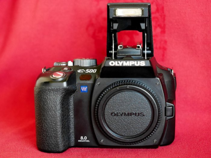 OLYMPUS EVOLT E-500 Four Thirds system 4/3 DSLR Camera