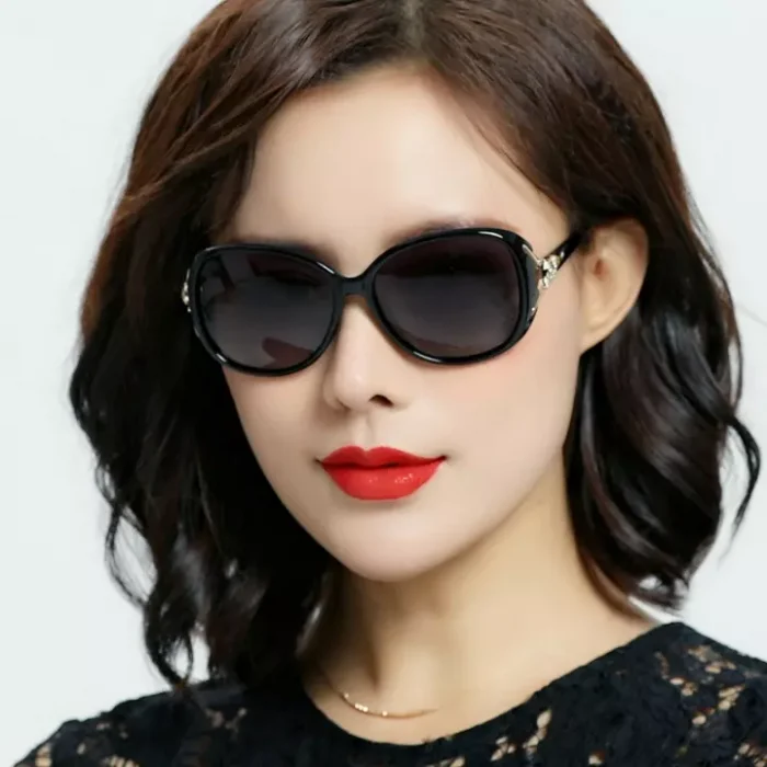 2020ใหม่โพลาไรซ์แว่นกันแดดหญิงป้องกันรังสีUVจากแสงแดดแว่นกันแดดสุทธิสีแดงดาวสไตล์หน้ารูปกลมแว่นตาใบหน้าขนาดใหญ่แลดูผอม